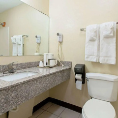 Econo Lodge thumbnail 15