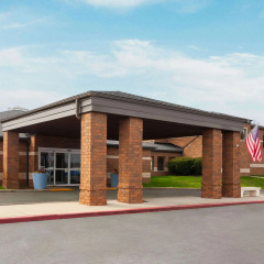 Super 8 by Wyndham Copley Akron thumbnail 1