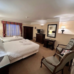 The Royal Lion Hotel thumbnail 3