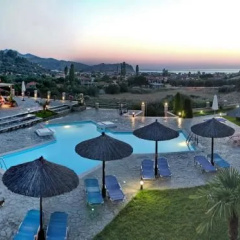 Yakinthos Garden thumbnail 9