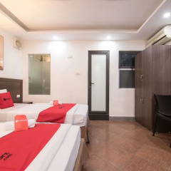 RedDoorz near Le Van Luong Street thumbnail 5