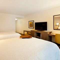 Hampton Inn & Suites Minneapolis / Downtown thumbnail 3