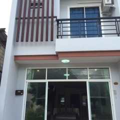 Krabi Town Sleeps 8 With Kitchen - Bild 1