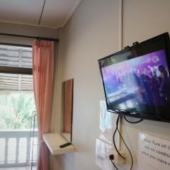 Marina Hut Guest House thumbnail 3
