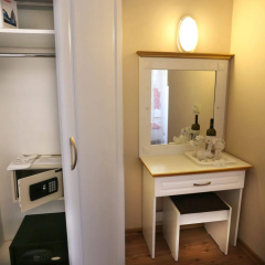 Comet De Luxe Hotel - Bild 3