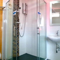 J Holiday Inn - Bild 7