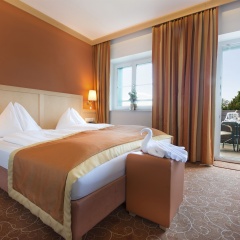 Romantik Hotel die Gersberg Alm mit Panorama über Salzburg und Outdoorpool ab Mai - Bild 6