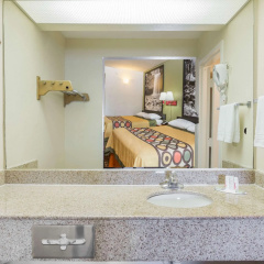 Super 8 by Wyndham Stafford thumbnail 7