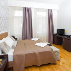 Deminka Palace - Bild 7