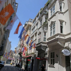 La Pazza Suites Hotel