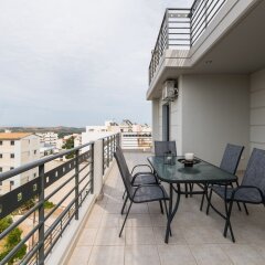 Отель Thresh Apartments Airport by Airstay Греция, Спата - отзывы, цены и фото номеров - забронировать отель Thresh Apartments Airport by Airstay онлайн балкон