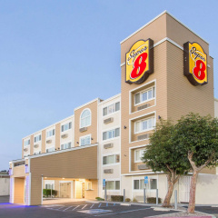 Super 8 by Wyndham National City Chula Vista thumbnail 1