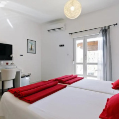 Ark Beach Hotel thumbnail 1
