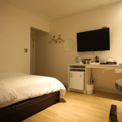 Y Hotel thumbnail 3