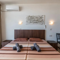Seashells 2 bedroom Apartment with sunny terrace with stunning panoramic sea views by Getaways Malta thumbnail 5