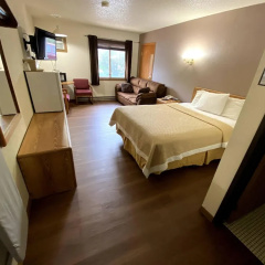 Woodlands Inn & Suites thumbnail 6