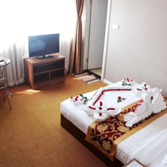 Sunny Holiday Hotel thumbnail 5