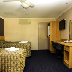 Sun Palms Motel thumbnail 14