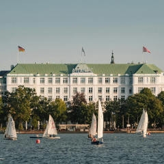 Hotel Atlantic Hamburg, Autograph Collection - Bild 1