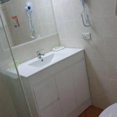 Hampton Court Apartments thumbnail 10