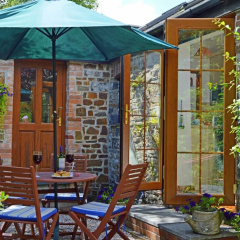 Shipload Cottage thumbnail 4