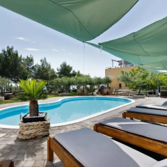 Ark Beach Hotel thumbnail 9