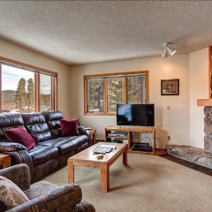 Woods Manor Condo thumbnail 38