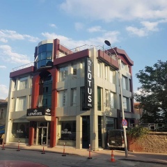 Deluxe Hotel - Bild 1