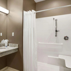 Microtel Inn & Suites by Wyndham Cambridge thumbnail 6