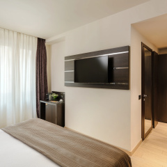 The Square Hotel thumbnail 4