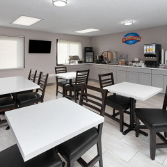 Baymont by Wyndham Oshkosh Airport thumbnail 27