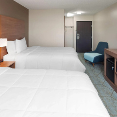 Baymont by Wyndham Oshkosh Airport thumbnail 28