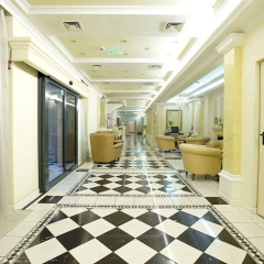 Queen's Court Hotel & Residence - Bild 17