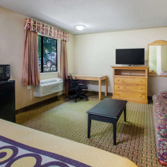 Super 8 by Wyndham Sherman thumbnail 7