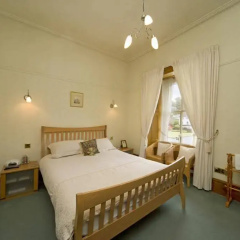 The Old Manse thumbnail 6