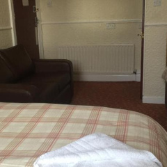 The Pines Guest House thumbnail 2