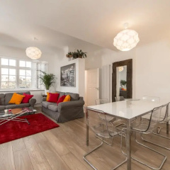 London House thumbnail 1