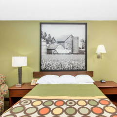 Super 8 by Wyndham Fairmont thumbnail 1