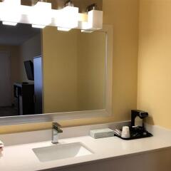 Days Inn by Wyndham Cape Carteret near Emerald Isle in Cape Carteret, United States of America from 116$, photos, reviews - zenhotels.com bathroom