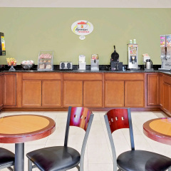 Econo Lodge Canton North thumbnail 10