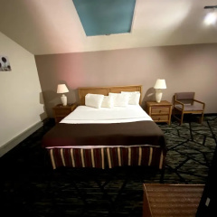 Woodlands Inn & Suites thumbnail 35