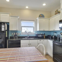 Sunny Beach Sandcastle Cottage by Ryson Vacation Rentals thumbnail 11