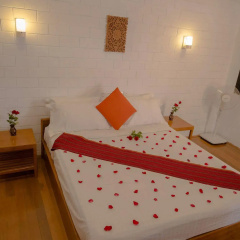 Teak Wood Hotel thumbnail 38