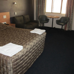 Sun Palms Motel thumbnail 6