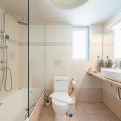 Luxury and Spacious apt for 8 guests - Bild 6
