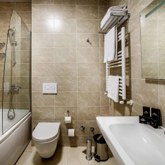 The Admiral Hotel thumbnail 25