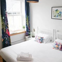 The Queens Head Hotel thumbnail 2
