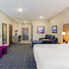 La Quinta Inn & Suites by Wyndham San Antonio Alamo City in San Antonio, United States of America from 143$, photos, reviews - zenhotels.com guestroom photo 5