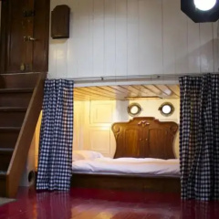The Burret Houseboat thumbnail 3
