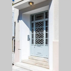 Neoclassical apartment with 3 bedrooms in Piraeus - Bild 1